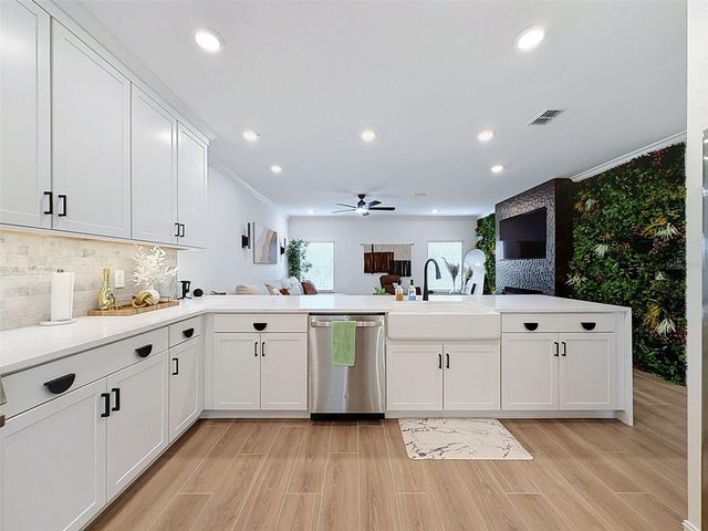 1511 W CHESTNUT STREET, Tampa, FL 33607