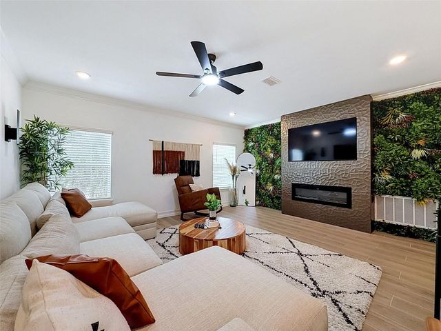 1511 W CHESTNUT STREET, Tampa, FL 33607