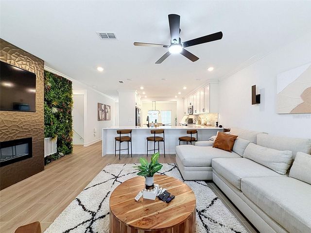 1511 W CHESTNUT STREET, Tampa, FL 33607