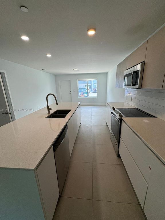 2555 NE 193rd St 2106, Miami, FL 33180