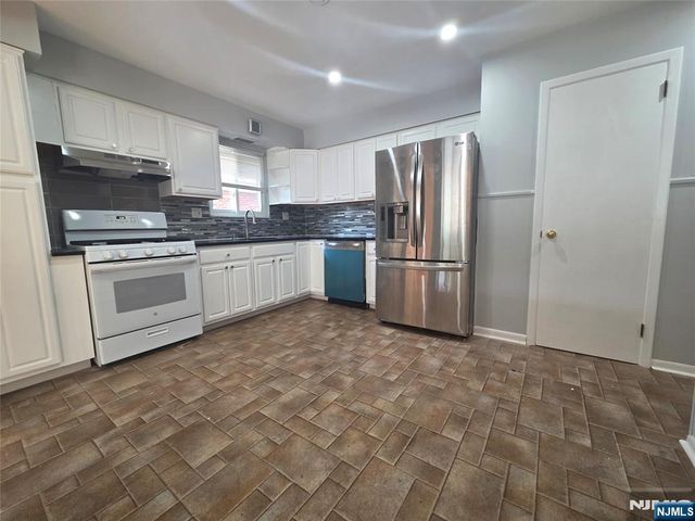 1229 Inwood Terrace, Fort Lee, NJ 07024