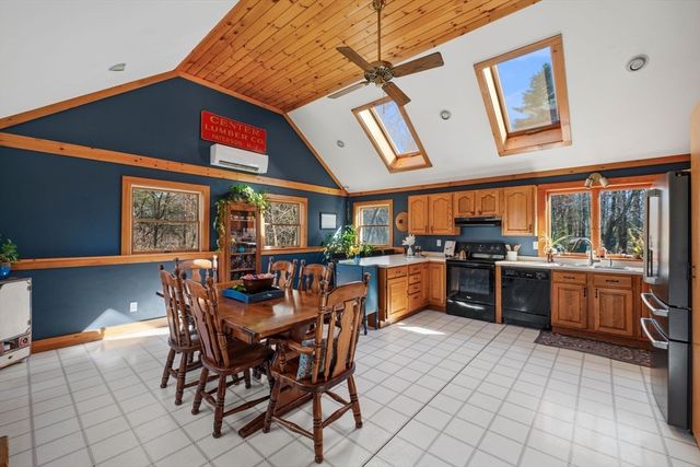 408 Central St, Rowley, MA 01969