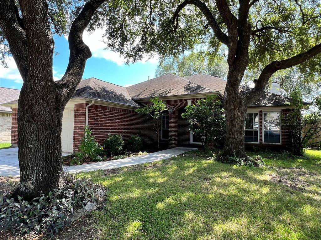 2005 Dawn Crest Court, League City, TX 77573