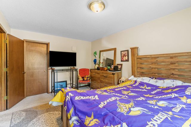 4222 Bridgewood Terrace, Vadnais Heights, MN 55127