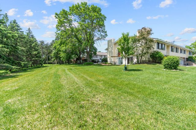 4222 Bridgewood Terrace, Vadnais Heights, MN 55127