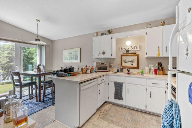 4222 Bridgewood Terrace, Vadnais Heights, MN 55127