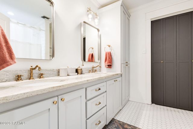 100 Clara Von Drive, Lafayette, LA 70503