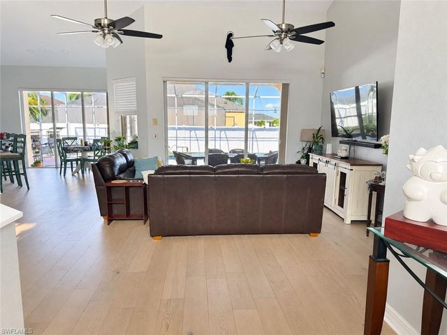 1004 33rd AVE, Cape Coral, FL 33993