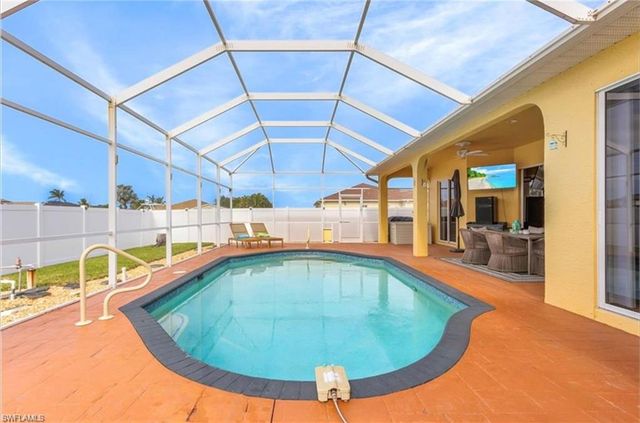 1004 33rd AVE, Cape Coral, FL 33993