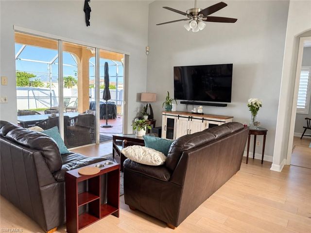1004 33rd AVE, Cape Coral, FL 33993