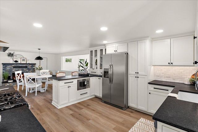 12475 Oakwood Shores Street, Wayland, MI 49348