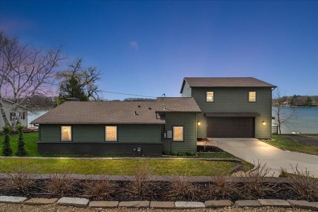 12475 Oakwood Shores Street, Wayland, MI 49348