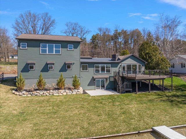 12475 Oakwood Shores Street, Wayland, MI 49348