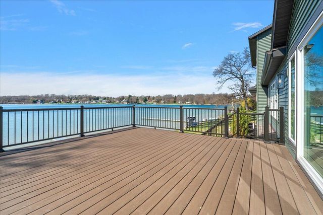 12475 Oakwood Shores Street, Wayland, MI 49348