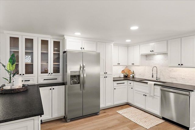 12475 Oakwood Shores Street, Wayland, MI 49348