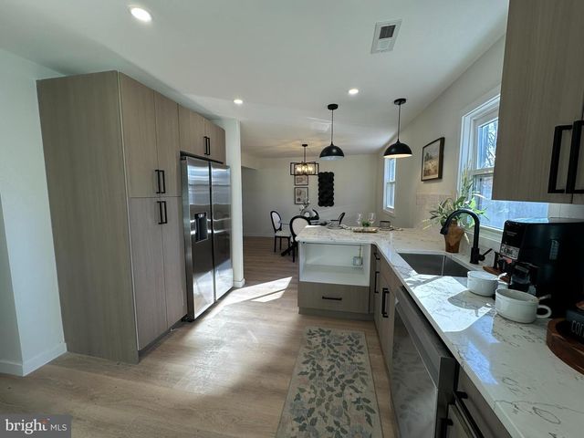 1763 HILLSIDE DR, Cherry Hill, NJ 08003