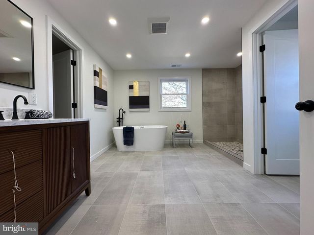 1763 HILLSIDE DR, Cherry Hill, NJ 08003