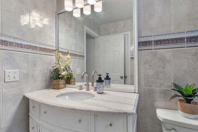 1521 Dezzani Ln, Modesto, CA 95358