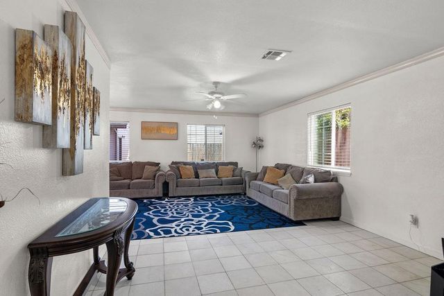 1521 Dezzani Ln, Modesto, CA 95358