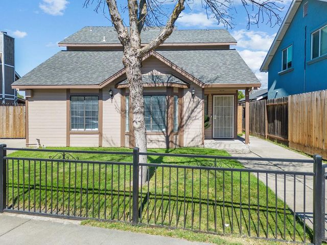 1521 Dezzani Ln, Modesto, CA 95358