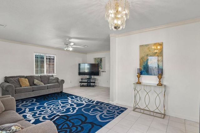 1521 Dezzani Ln, Modesto, CA 95358