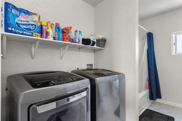 1521 Dezzani Ln, Modesto, CA 95358