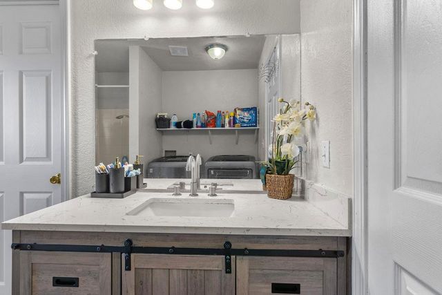 1521 Dezzani Ln, Modesto, CA 95358