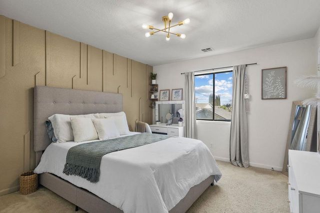 1521 Dezzani Ln, Modesto, CA 95358