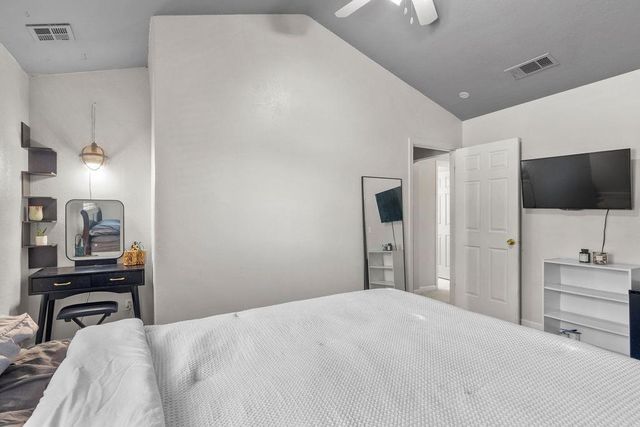 1521 Dezzani Ln, Modesto, CA 95358