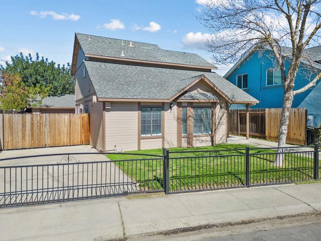 1521 Dezzani Ln, Modesto, CA 95358