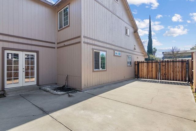 1521 Dezzani Ln, Modesto, CA 95358