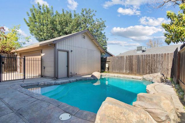 1521 Dezzani Ln, Modesto, CA 95358