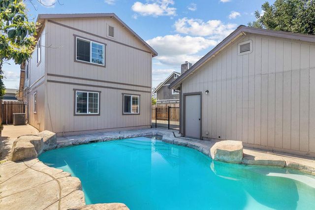 1521 Dezzani Ln, Modesto, CA 95358