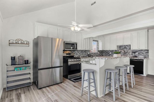 1521 Dezzani Ln, Modesto, CA 95358