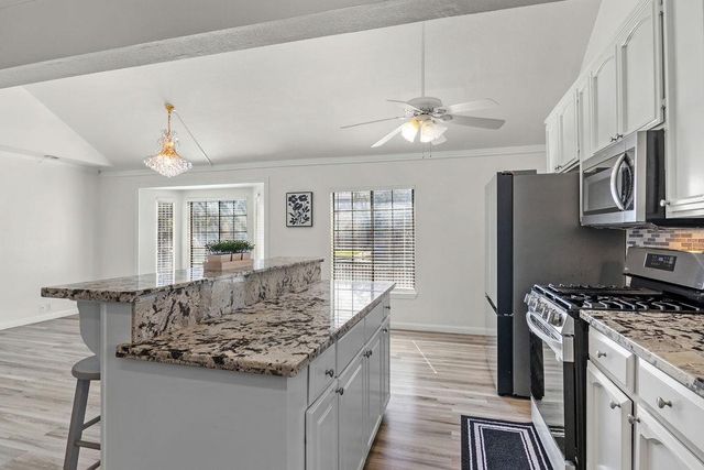 1521 Dezzani Ln, Modesto, CA 95358