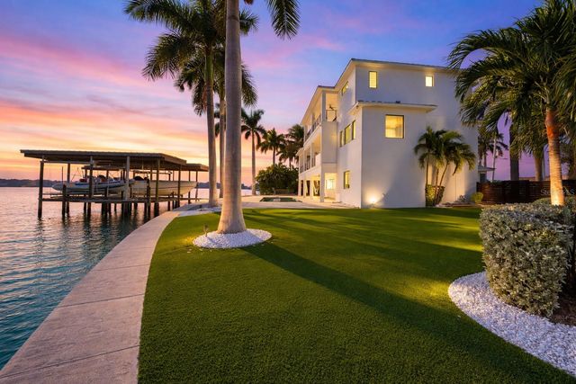 7801 9TH AVENUE S, St Petersburg, FL 33707