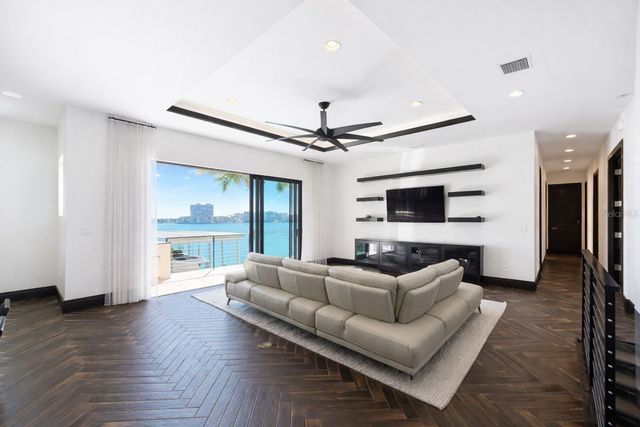 7801 9TH AVENUE S, St Petersburg, FL 33707