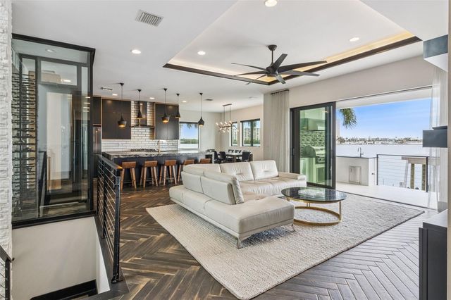 7801 9TH AVENUE S, St Petersburg, FL 33707