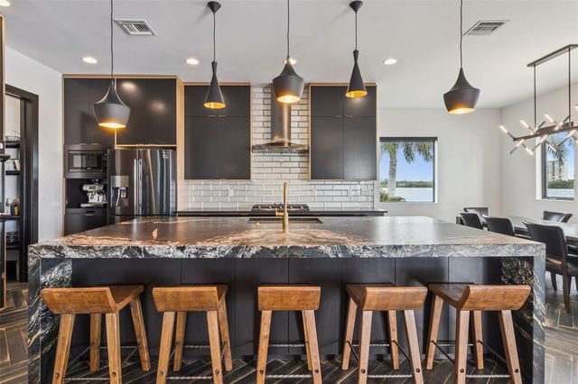 7801 9TH AVENUE S, St Petersburg, FL 33707