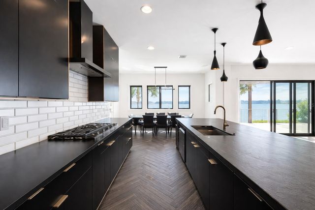 7801 9TH AVENUE S, St Petersburg, FL 33707