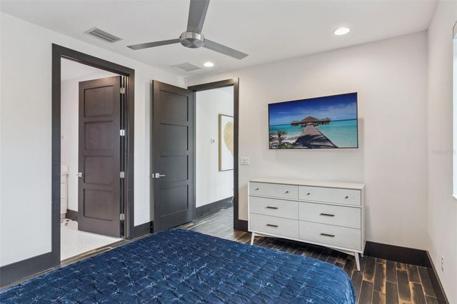 7801 9TH AVENUE S, St Petersburg, FL 33707