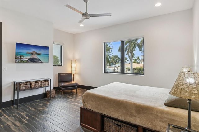 7801 9TH AVENUE S, St Petersburg, FL 33707