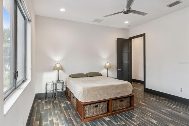 7801 9TH AVENUE S, St Petersburg, FL 33707