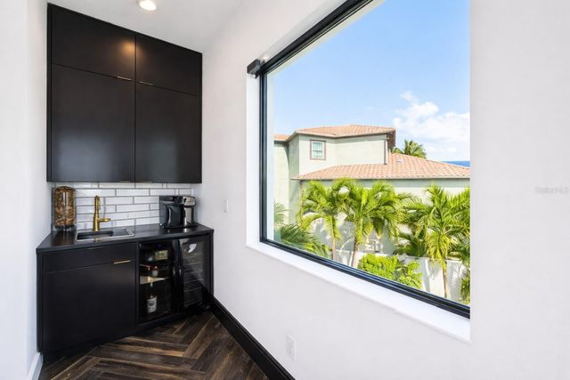 7801 9TH AVENUE S, St Petersburg, FL 33707