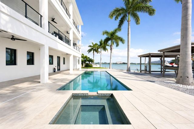 7801 9TH AVENUE S, St Petersburg, FL 33707