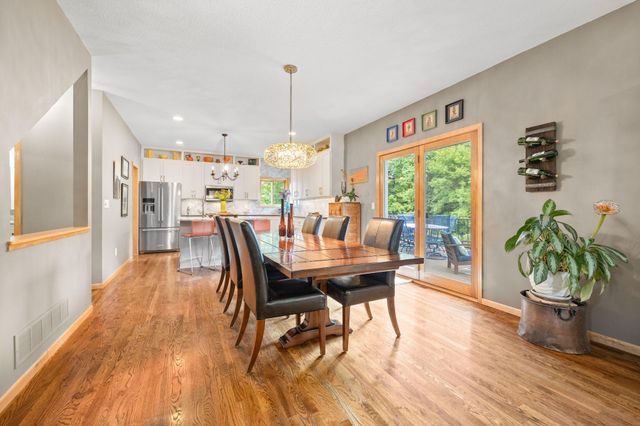 1869 White Oak Drive, Chaska, MN 55318
