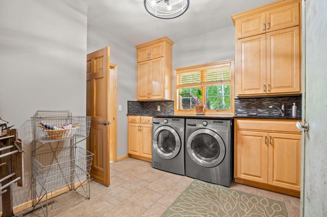 1869 White Oak Drive, Chaska, MN 55318