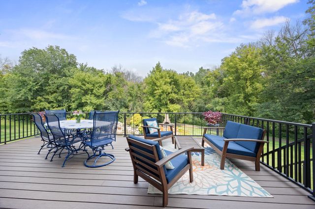 1869 White Oak Drive, Chaska, MN 55318