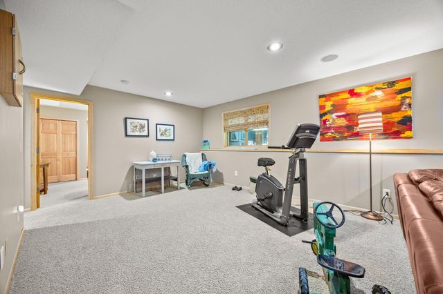 1869 White Oak Drive, Chaska, MN 55318