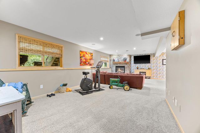 1869 White Oak Drive, Chaska, MN 55318